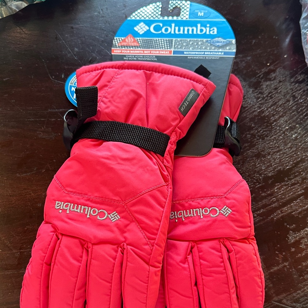 Columbia Bright Pink Insulated Gloves, Brand New with tags